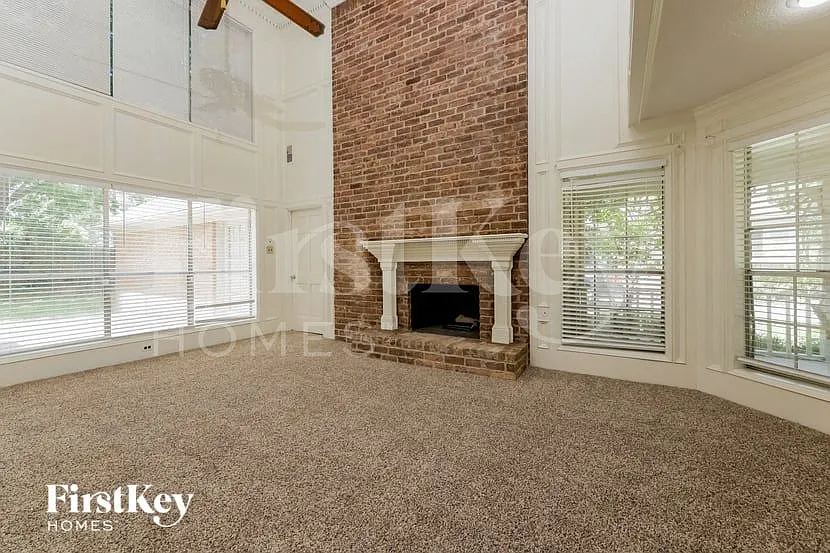 4 bed, 2.5 bath, 2799 sqft, $2,360 — Photo 3
