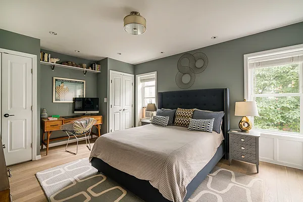 Sold by Compass | media 21