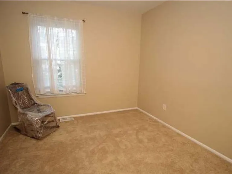157 Woodbury Rd — Photo 11
