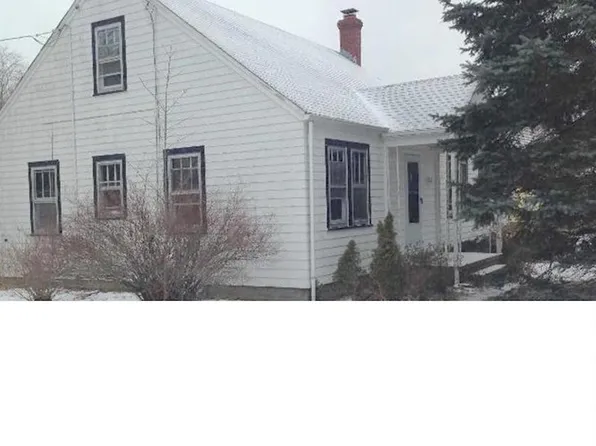 https://photos.zillowstatic.com/fp/1fba9460d56424aeaa8c9865e0ea0b32-p_e.webp