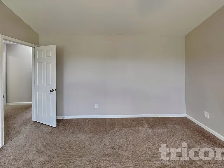 11311 Breezehill Ln — Photo 9