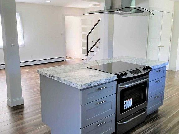 3rd image of 131 Alcolade Dr E