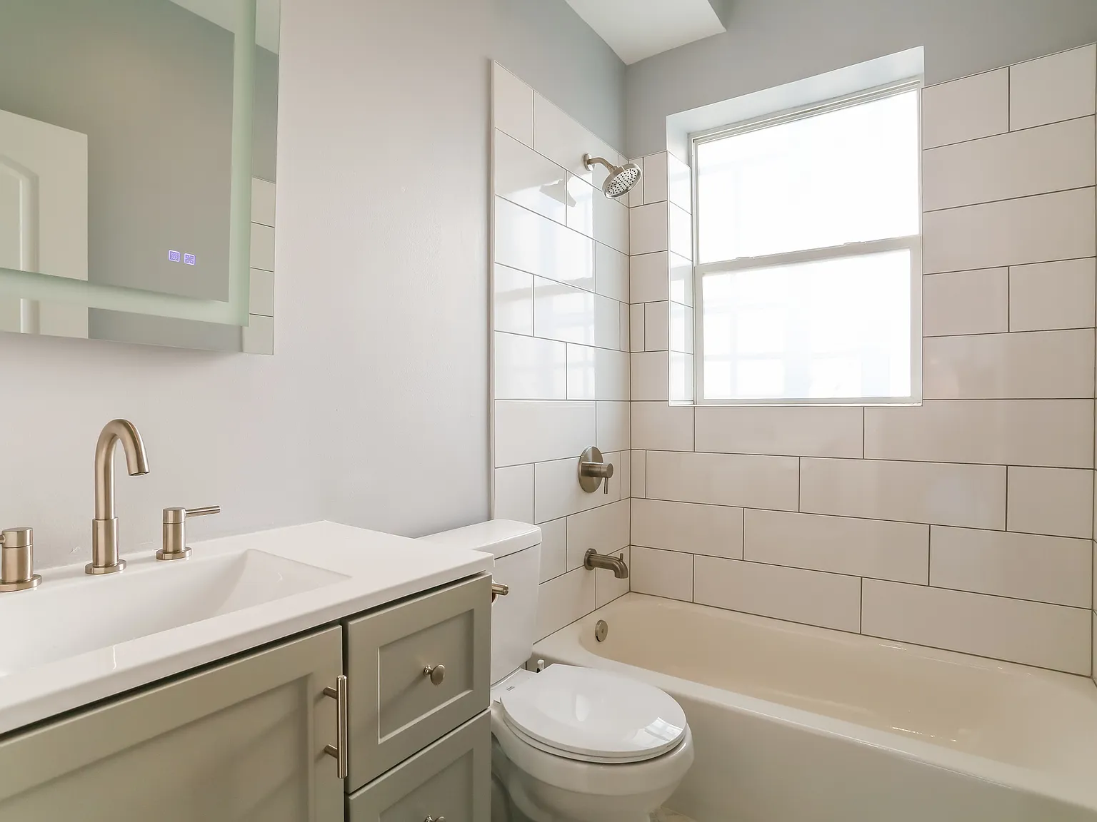 2 bed, 978 sqft, $1,675 — Photo 2