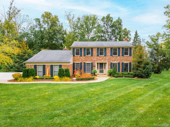 8557 Thorntree Dr, Grosse Ile, MI 48138