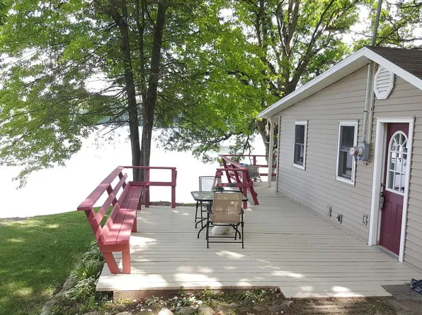 7 Oak Opening, Delton, MI 49046