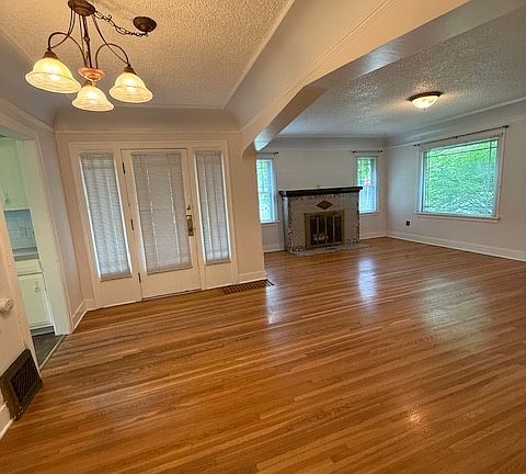 2nd image of 1204 S Maple St