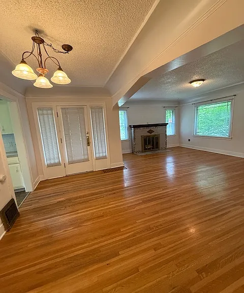 1204 S Maple St — Photo 2