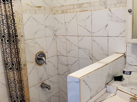 5th image of 227 E 34th St #2F
