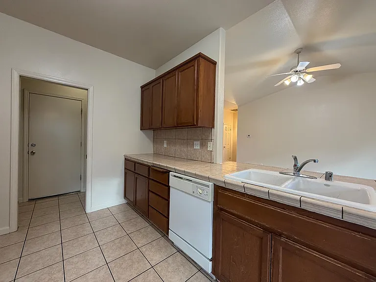4723 W Clinton Ave #101 — Photo 9