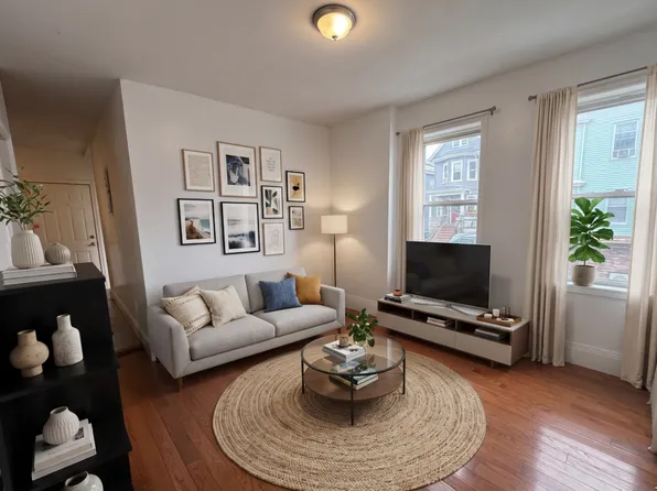 241 Maverick St #2B, Boston, MA 02128