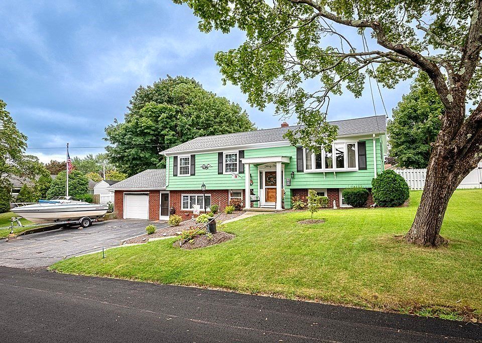 35 Rhode Island Ave, Somerset, MA 02726 MLS 73152379 Zillow
