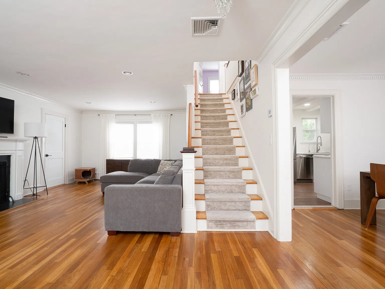 4 bed, 1716 sqft, $6,200 — Photo 3