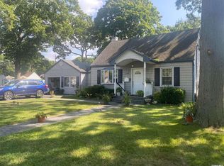 117 Roosevelt Ave, Islip, NY 11751