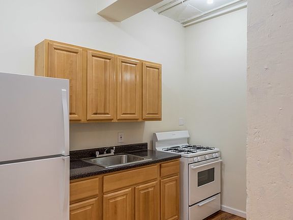 4th image of 175 Stockholm St