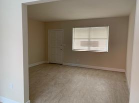 1575 SW 2nd St, Miami, FL