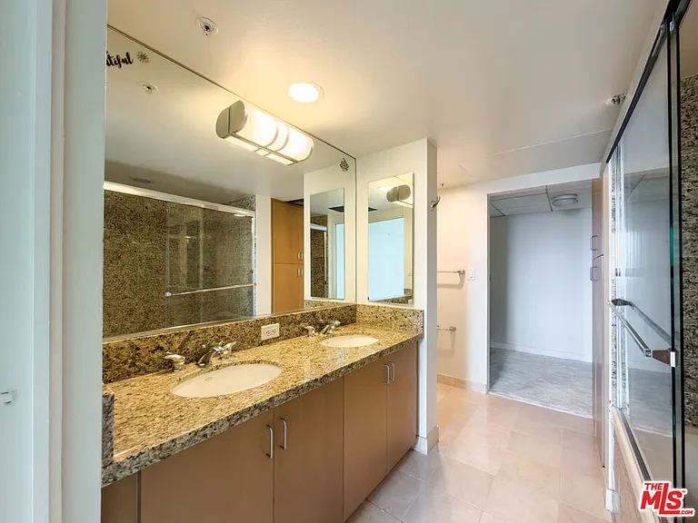 13700 Marina Pointe Dr #1626 — Photo 16