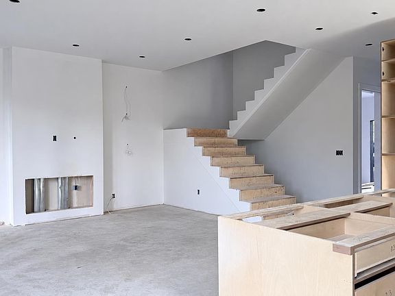 5th image of 6621 Albion Way