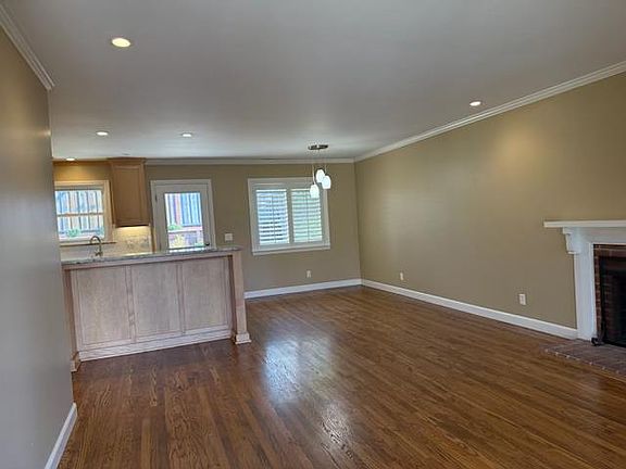 5th image of 2330 Evergreen Dr