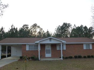 638 Beach Rd SW, Baxley, GA 31513