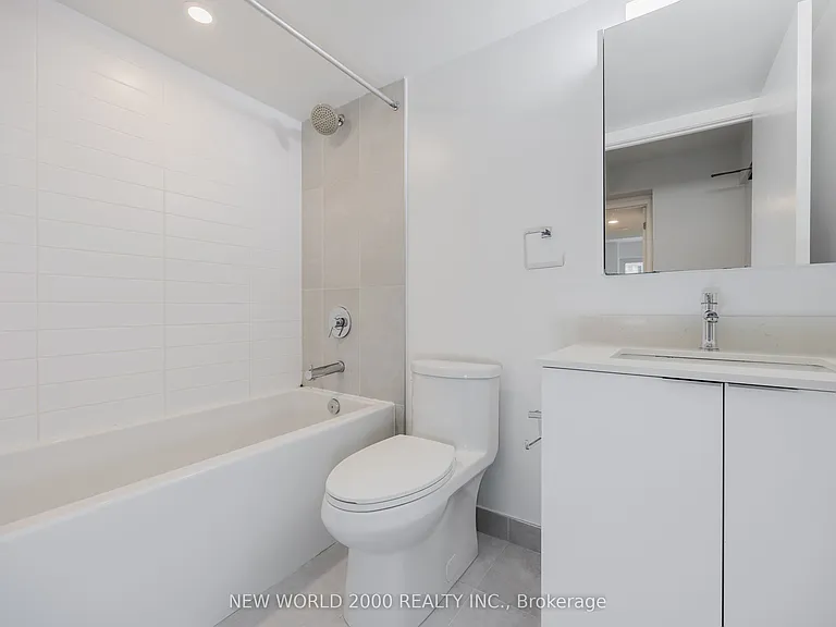 101 Roehampton Ave #2002 — Photo 24