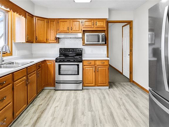 4th image of 182 Fairlawn Ave