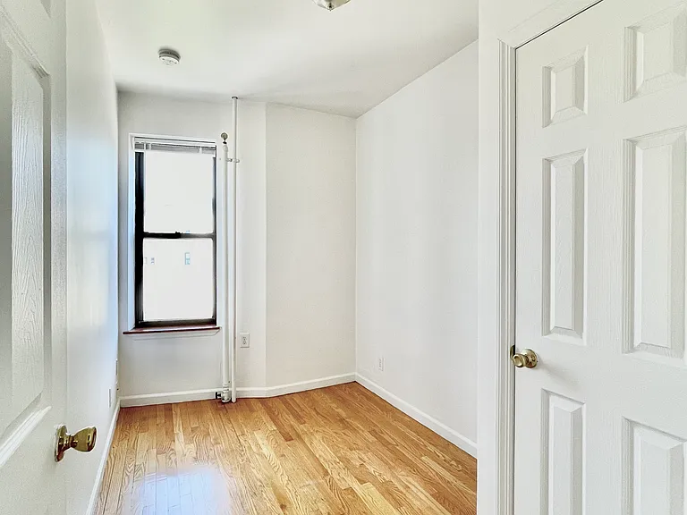 112 Graham Ave #10 — Photo 8