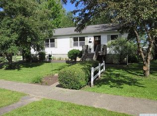 11 N Warren St, Athens, NY 12015
