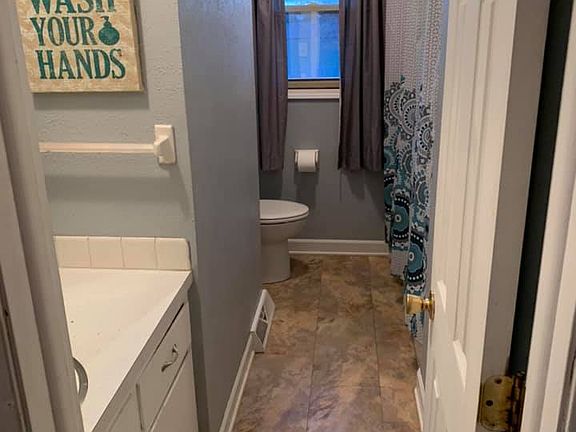 5th image of 1004 Dogwood Cir