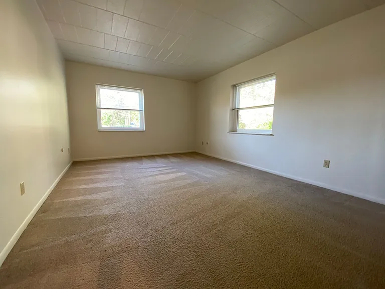360 Maryland Ave — Photo 22