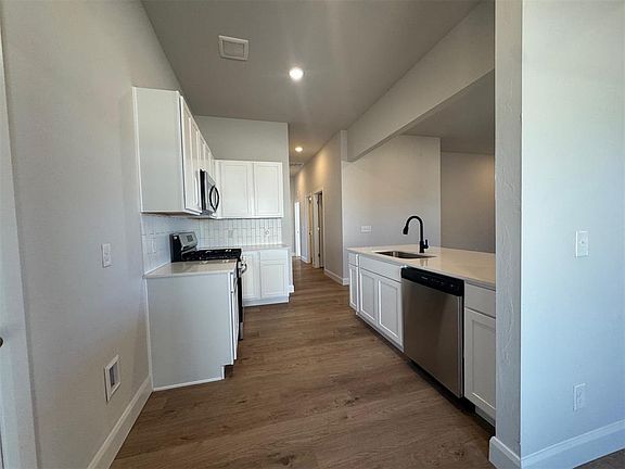 5th image of 936 S Bear Ln