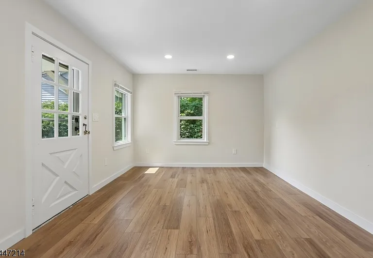 25 Alma Ave — Photo 13