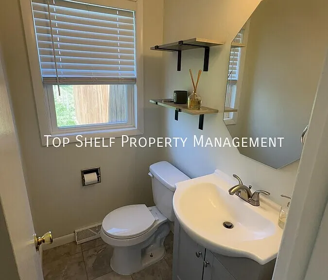 308 SW Westview Dr — Photo 8