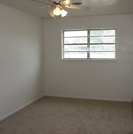 4th image of 809 S Avenue L