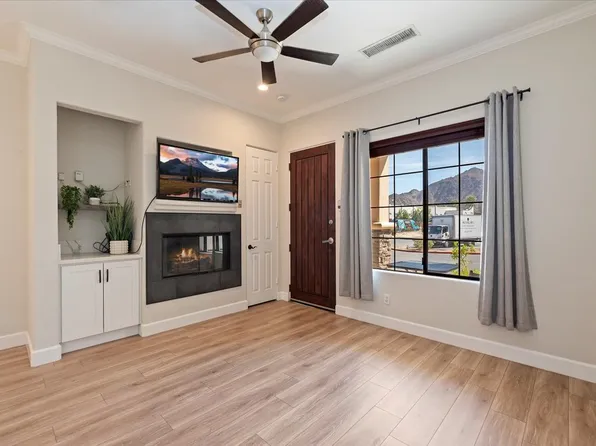 50750 Santa Rosa Plz, La Quinta, CA