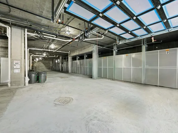 139 Christopher Columbus Drive image 30 of 33