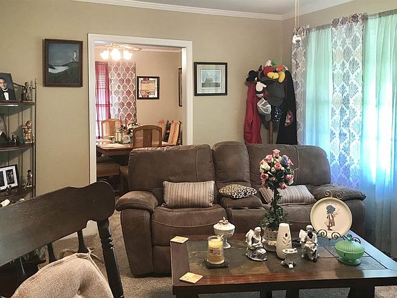 4th image of 393 Seminole Dr
