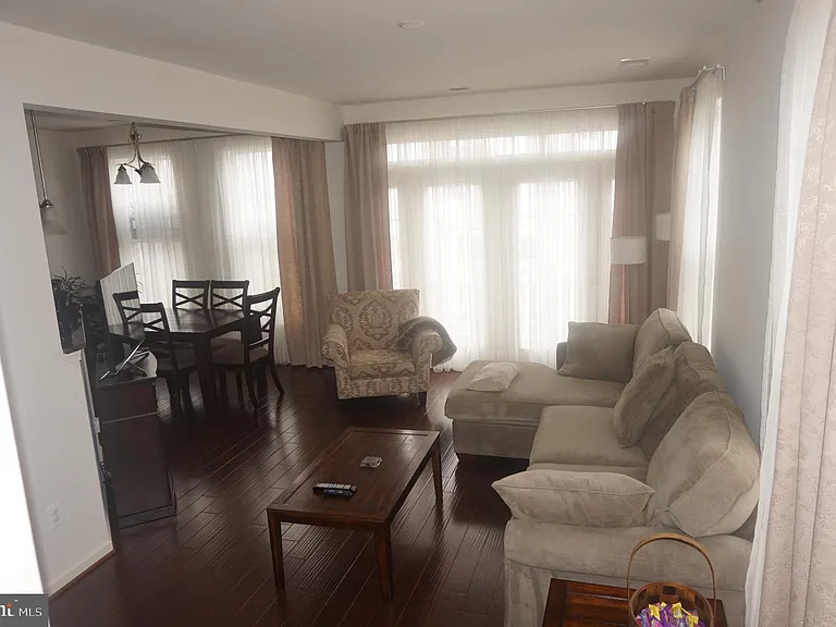 42281 Canary Grass Sq — Photo 4