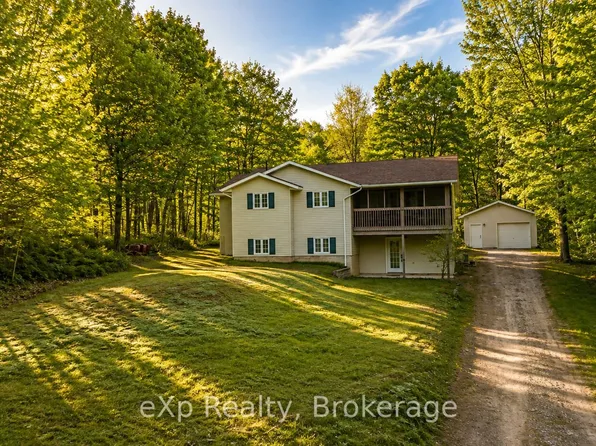 1084 Bonnie Lake Rd, Bracebridge, ON P1L 1W9