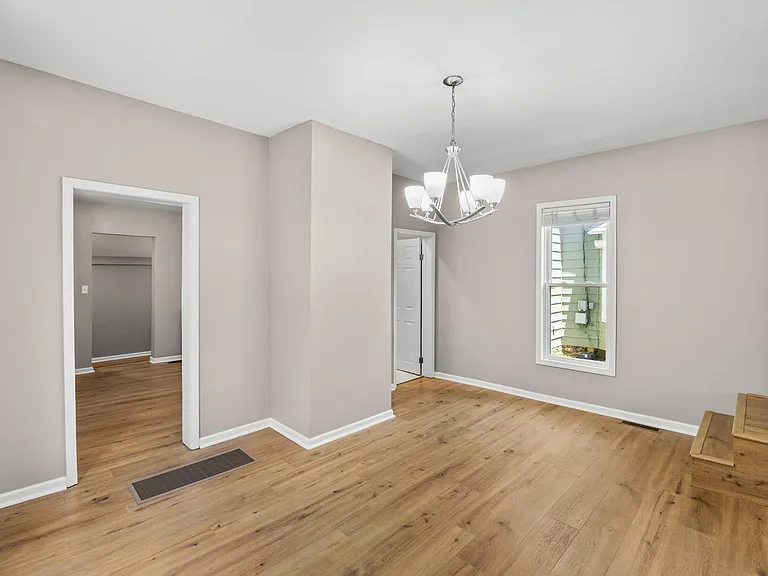 122 E Woodrow Ave — Photo 8