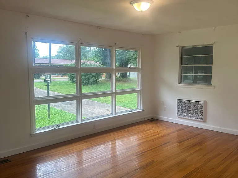 303 Kansas Ave — Photo 9