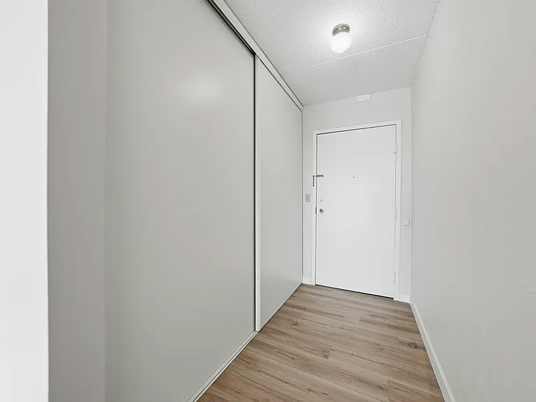 34 Kleisinger Cres — Photo 5