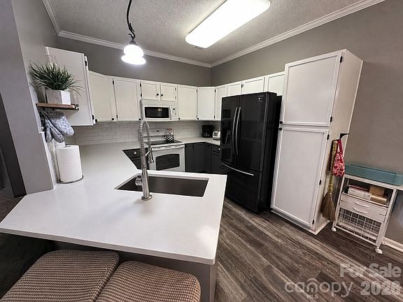 4th image of 4515 Fox Thorne Dr