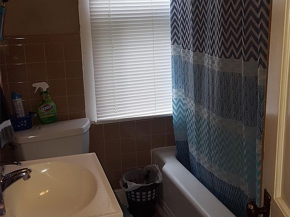 5th image of 348 N George St