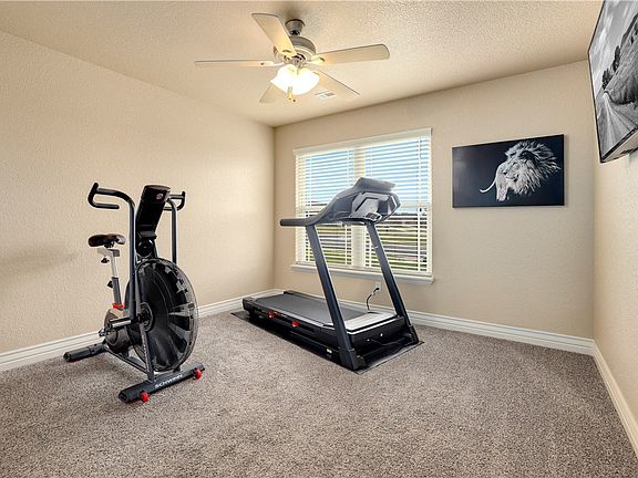 5th image of 2022 Quinlan Ave