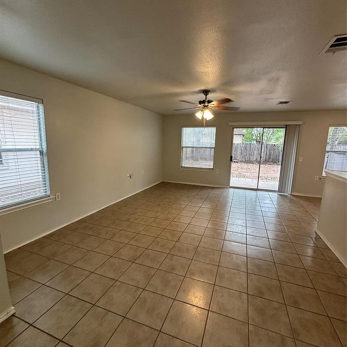 3 bed, 2.5 bath, 1590 sqft, $2,295 — Photo 2