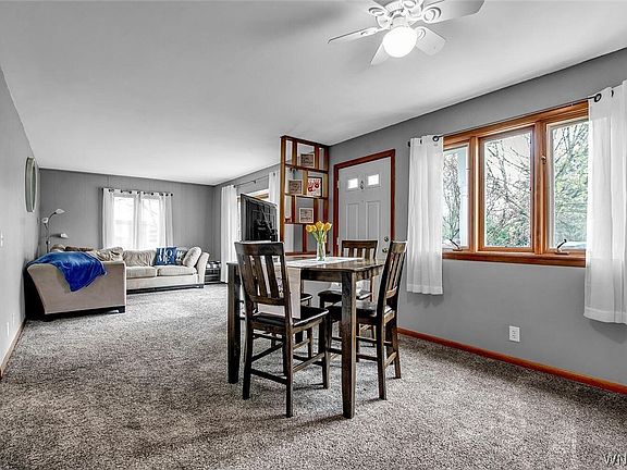5th image of 390 Hilltop Dr