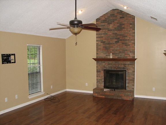 4th image of 2754 Lee Road 40