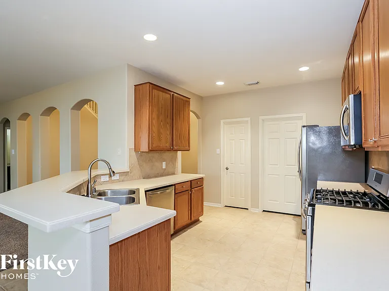 18210 Olive Tree Ct — Photo 6