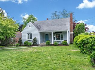 34 Ridgeley St, Darien, CT 06820