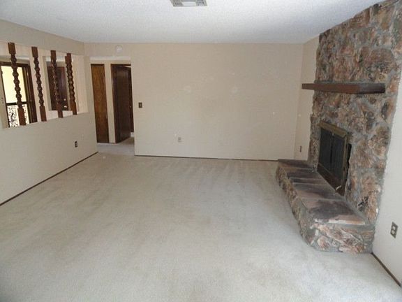 3rd image of 40805 Lela May Ave